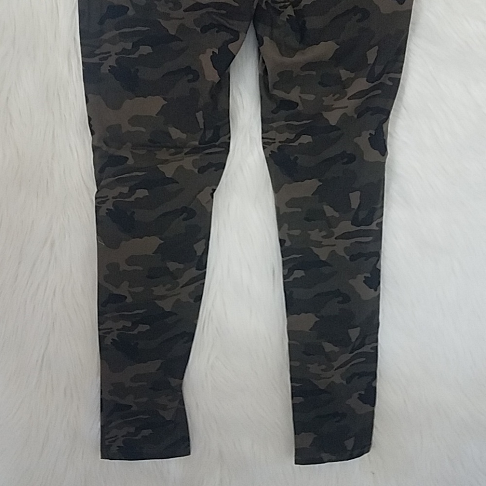 Camo Distressed Drawstring Pants - Picture 4 of 7